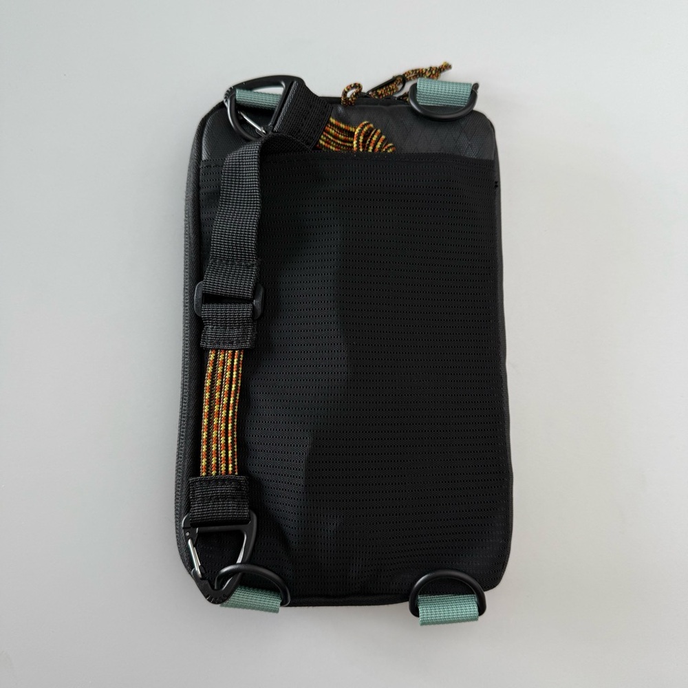NWOT Chums Rover Crossbody Sling Bag Unisex in Western Black - Picture 8 of 10